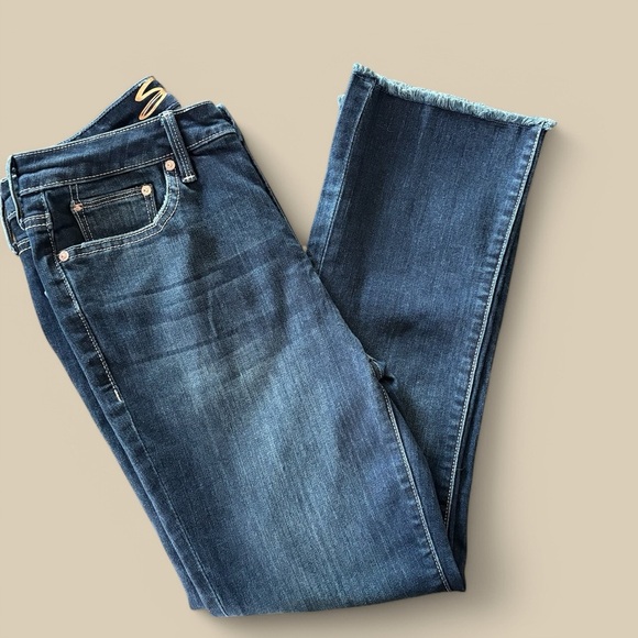 Seven 7 Fashion Jean Size 4 Slim through hip and thigh - High rise - Picture 2 of 5